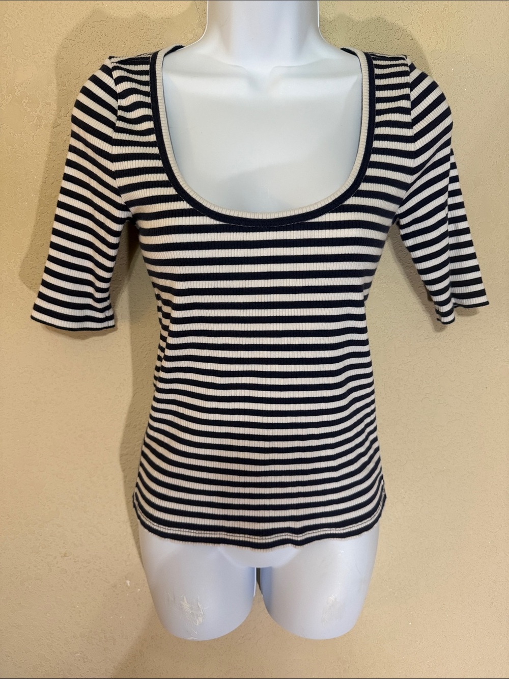 Faherty freestyle Blue & White Striped Scoop Neck Short Sleeve Tee